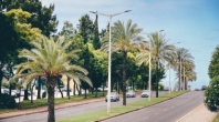 NOVAS COLUNAS DE ILUMINAÇÃO VÃO TORNAR A AV.ª DOS DESCOBRIMENTOS MAIS MODERNA E SEGURA 