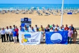 ALBUFEIRA HASTEOU BANDEIRAS AZUIS E DE PRAIAS ACESSÍVEIS
